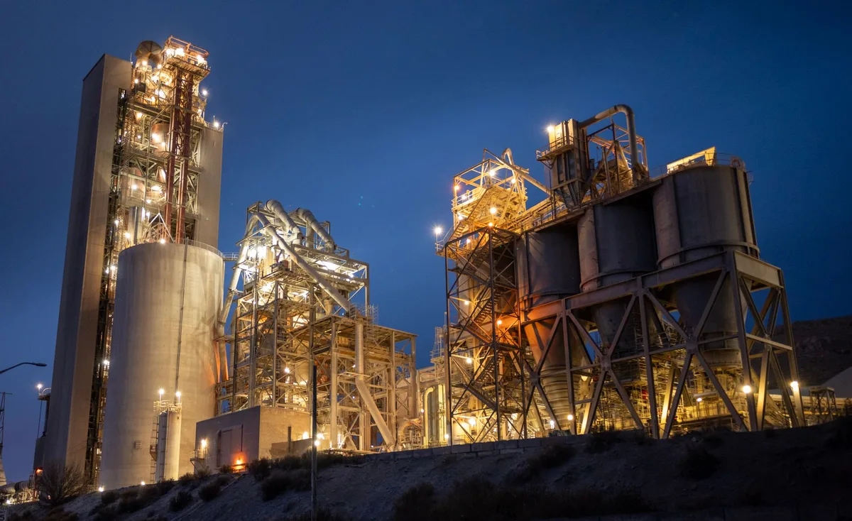 Technologies de captage et stockage du CO₂ (CCS/CCUS) appliquées à une cimenterie industrielle