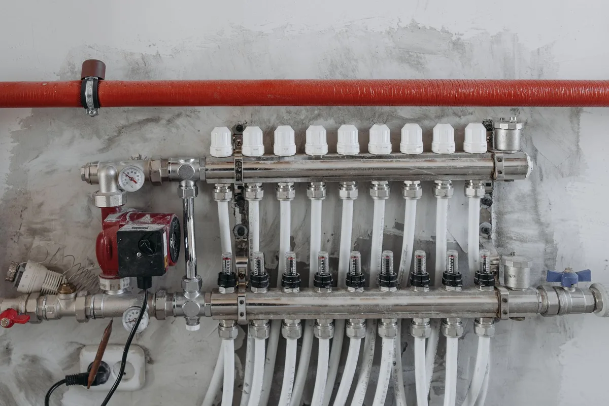Usages de la chaleur récupérée sur compresseur : chauffage des locaux, ECS ateliers, préchauffage eau process, séchage produits