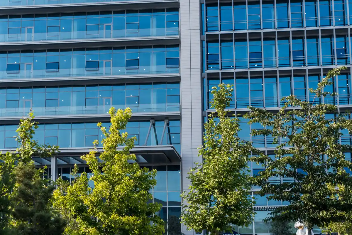 Bâtiment de bureaux certifié HQE ou BREEAM : critères de durabilité environnementale