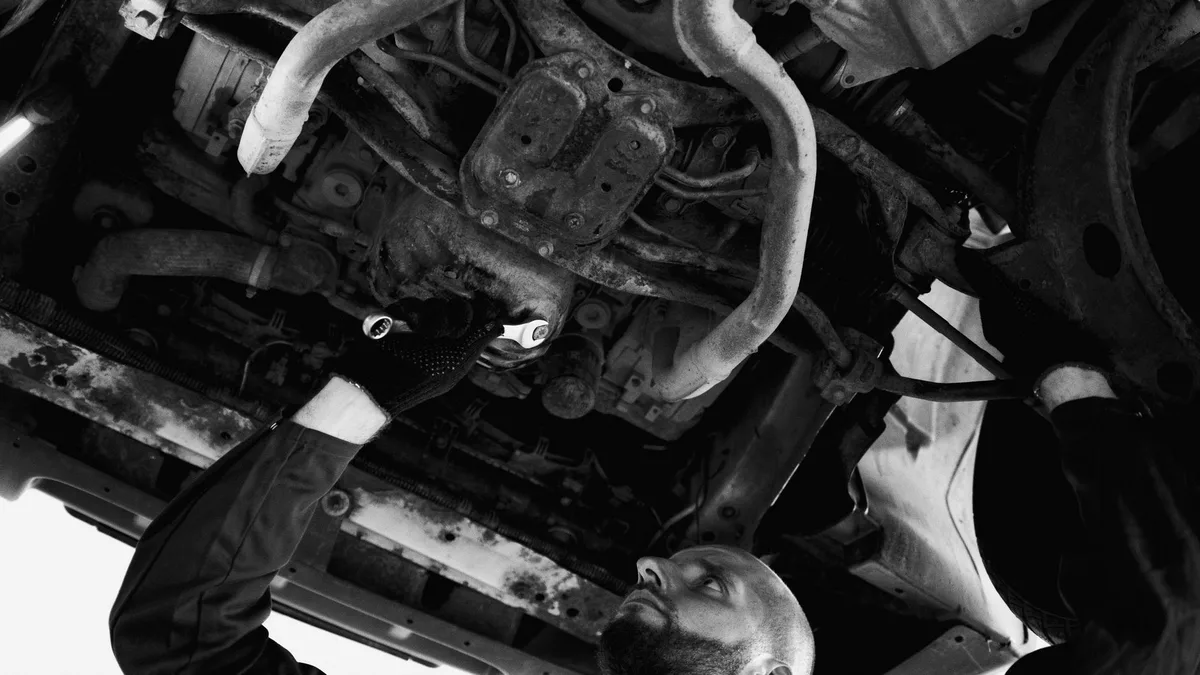Caméra thermique professionnelle FLIR E75 utilisée pour un audit énergétique industriel — résolution 320×240 pixels, précision ±2°C