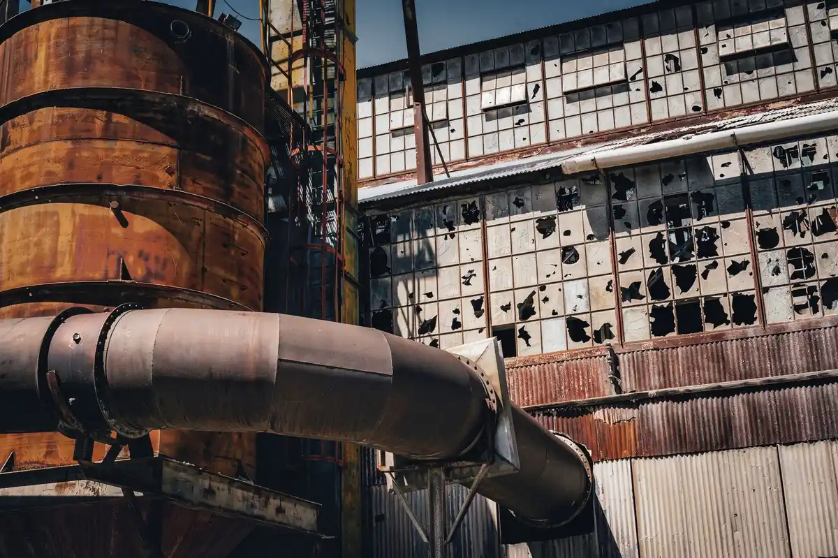 Corrosion par acide sulfurique sur conduit de fumées non isolé — condensation sous le point de rosée acide