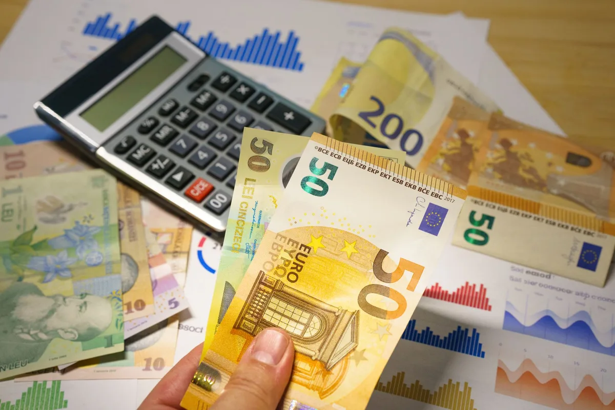CPE — comparatif des 3 modèles contractuels : CPE intrinsèque (maître d'ouvrage finance), CPE avec financement tiers (ESCo finance), CPE avec garantie partielle — périmètre, risque et partage des économies