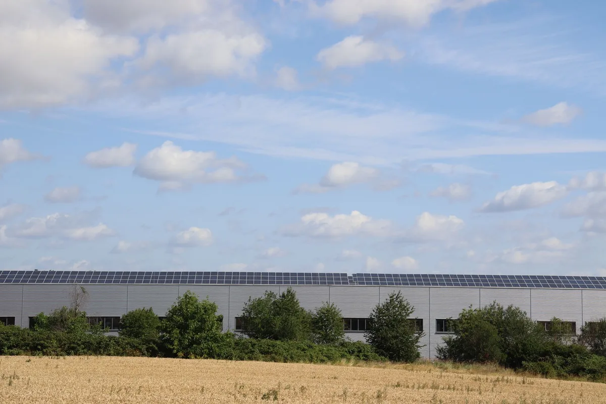 Aides CEE pour la destratification industrielle : calcul de la prime BAR-TH et retour sur investissement en 2 à 4 ans