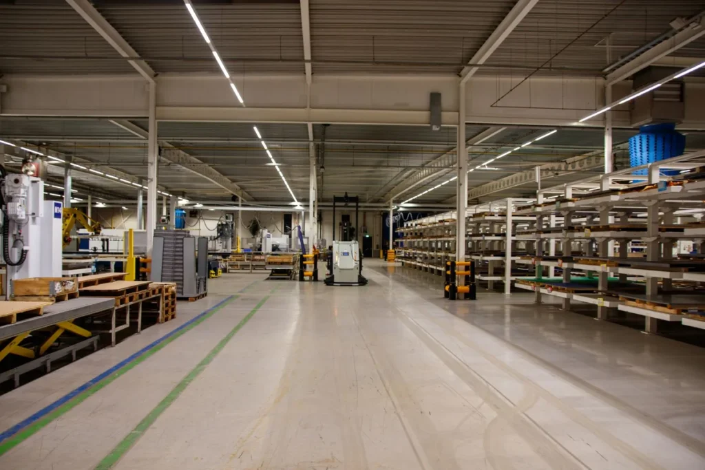 Gradient thermique vertical dans un bâtiment industriel — mesure de la stratification thermique du sol au faîtage