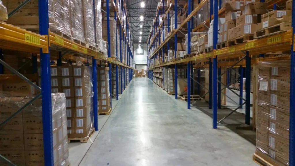 GTB entrepôt logistique — supervision centralisée éclairage, chauffage et accès