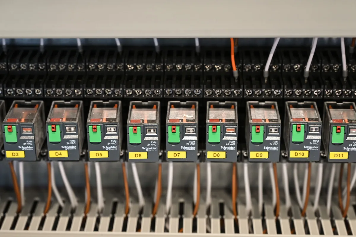 Installation KNX en tableau électrique — automatisme bâtiment tertiaire