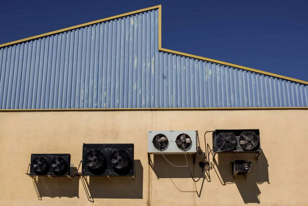 Prix d'un destratificateur d'air industriel en 2026 : fourchettes par puissance, critères de choix et calcul du retour sur investissement