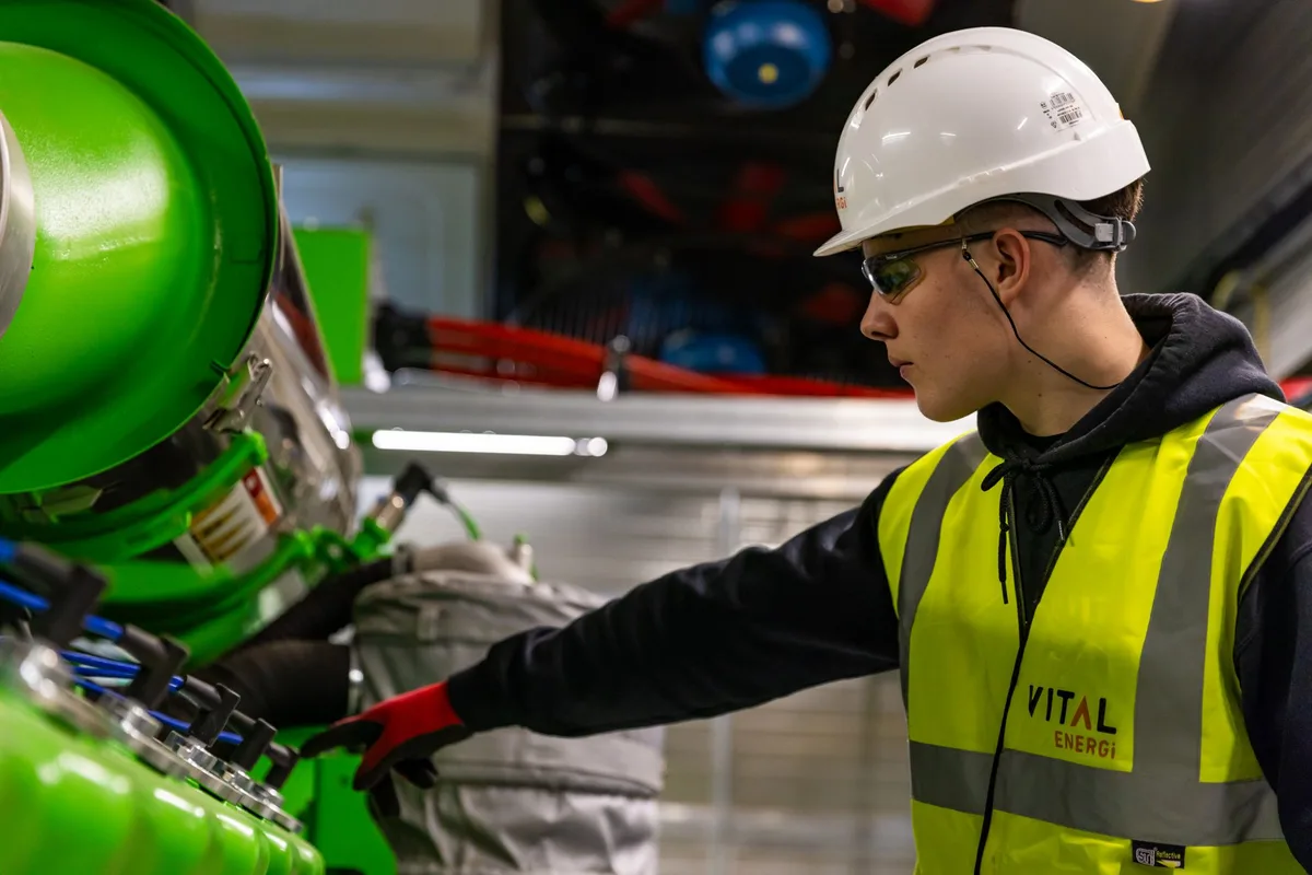 Actions comportementales de sobriété énergétique en industrie : extinction des équipements en veille, protocoles d'arrêt et engagement des opérateurs
