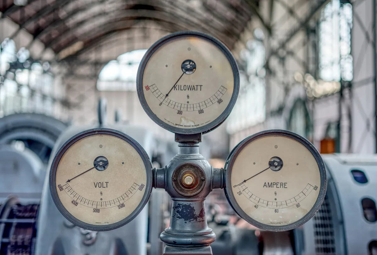 Taxes sur la facture d'electricite industrielle en France : TICFE, CSPE et mecanismes d'exoneration pour les industries electro-intensives