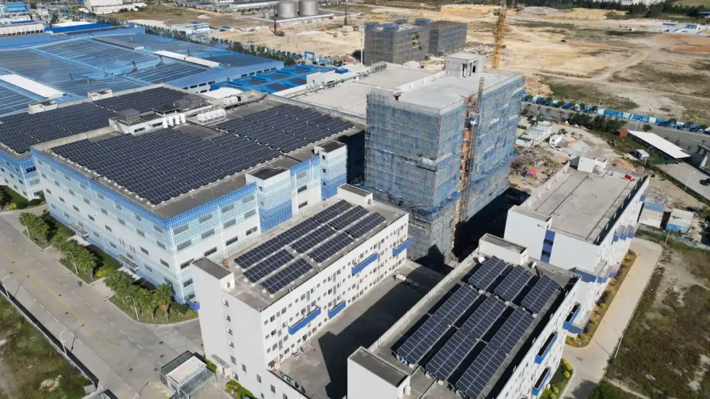 Transition énergétique en entreprise industrielle : feuille de route 2030 integrant bilan carbone, objectifs SNBC/SBTi, plan d'actions par silo (isolation, GTB, CEE, ENR, decarbonation) et gouvernance interne